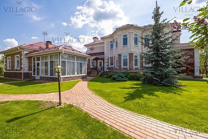 Классический дом под ключ с бассейном