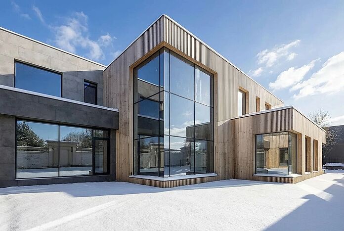 Дом с бассейном в современном стиле