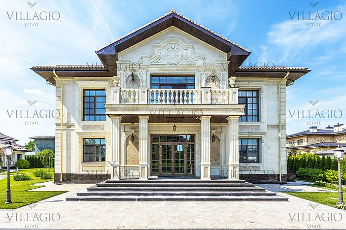 Новый дом с бассейном готов к проживанию