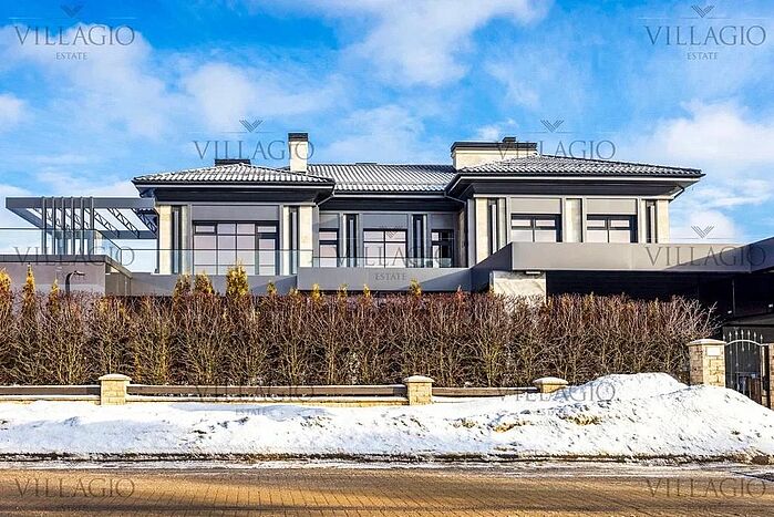 Дом рядом с тремя парками.