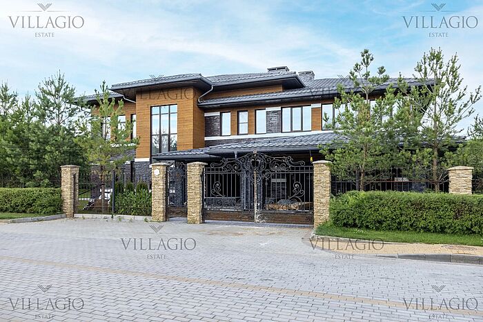 Дом в стиле Фрэнка Райта в приватной части Ренессанс-парк