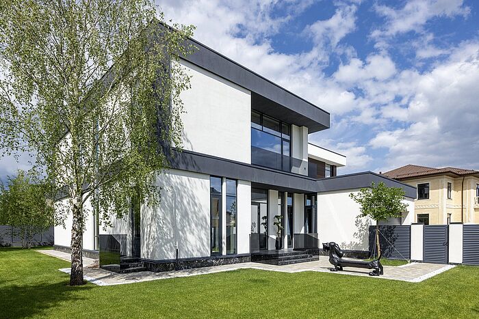 Современный дом с панорамной крышей