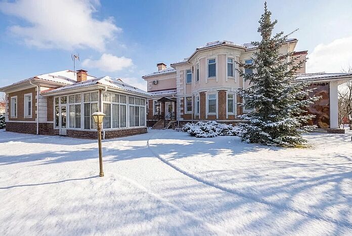 Классический дом под ключ с бассейном