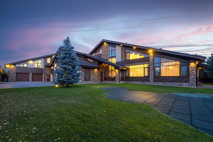 Домовладение с выходом к каналу