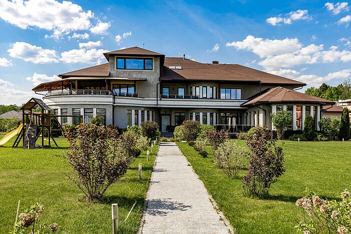 Уютная резиденция у реки и леса