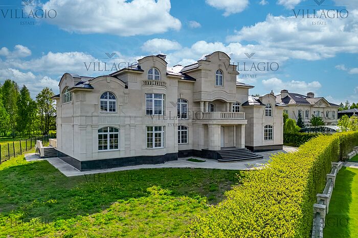 Резиденция рядом с пляжем и водным каналом