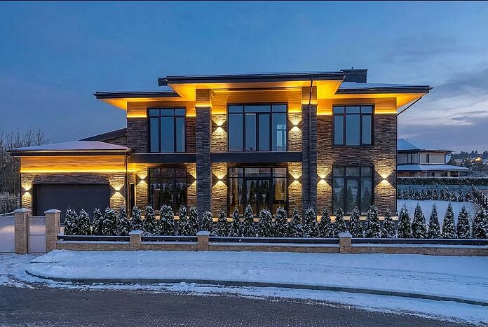 Современный новый дом