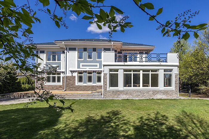 Новый дом с приватным участком