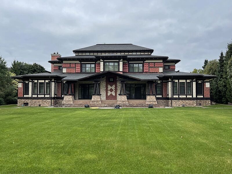 Двухэтажный особняк