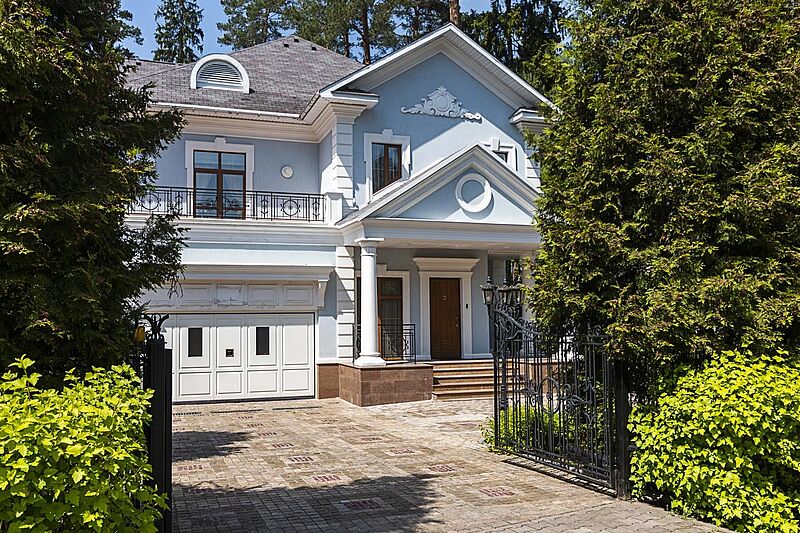 Роскошный коттедж с бассейном