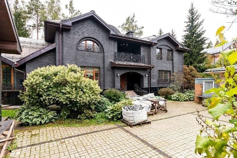 Дом с большим лесным участком