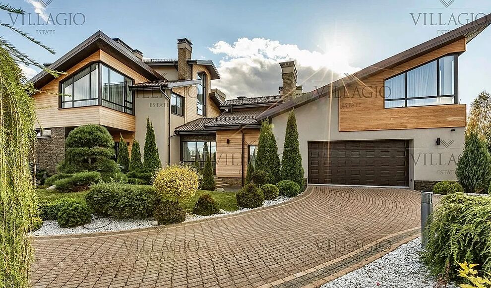 Дома с красивым садом 