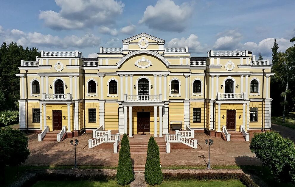 Трёхэтажные дома 